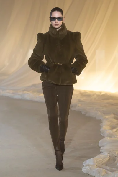 Look 27